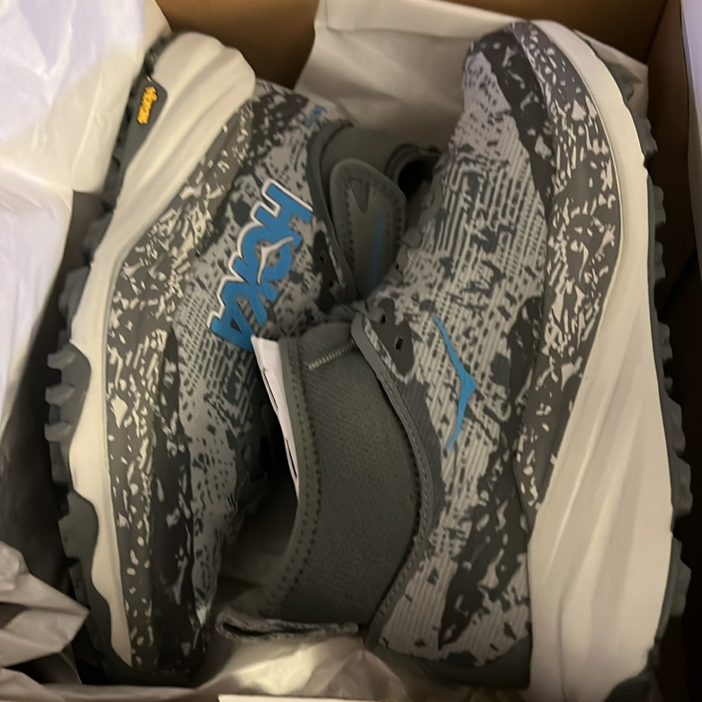 Hoka NWB Women’s Speedgoat 6 MID GTX 1155153/ADC. Various size available - Picture 7 of 8